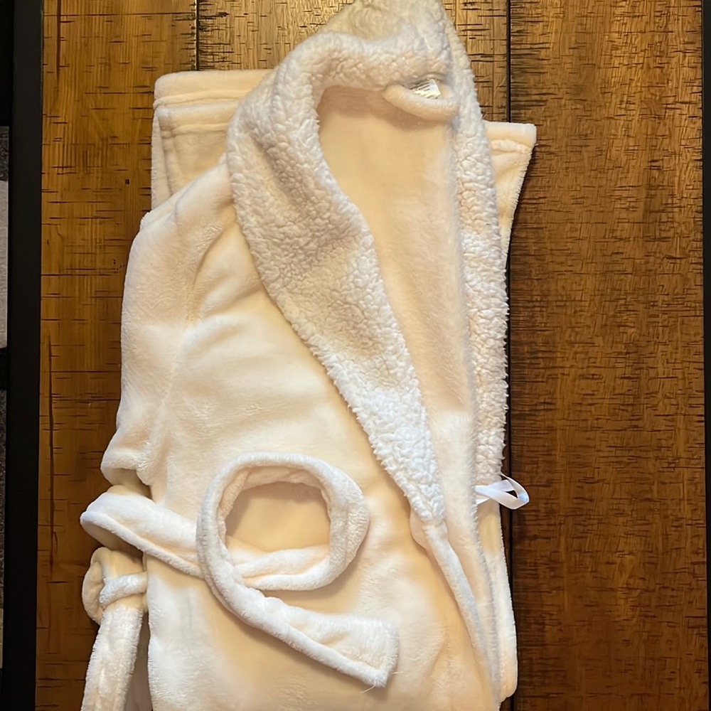 One size fits cream robe